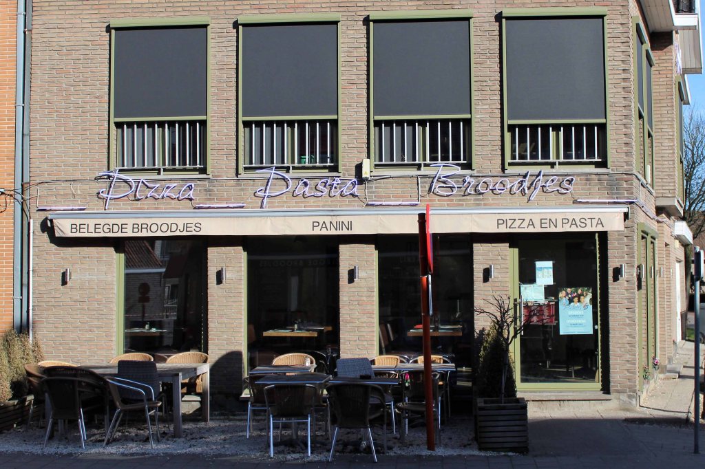 Deze afbeelding heeft een leeg alt-atribuut; de bestandsnaam is pizzahof.jpg