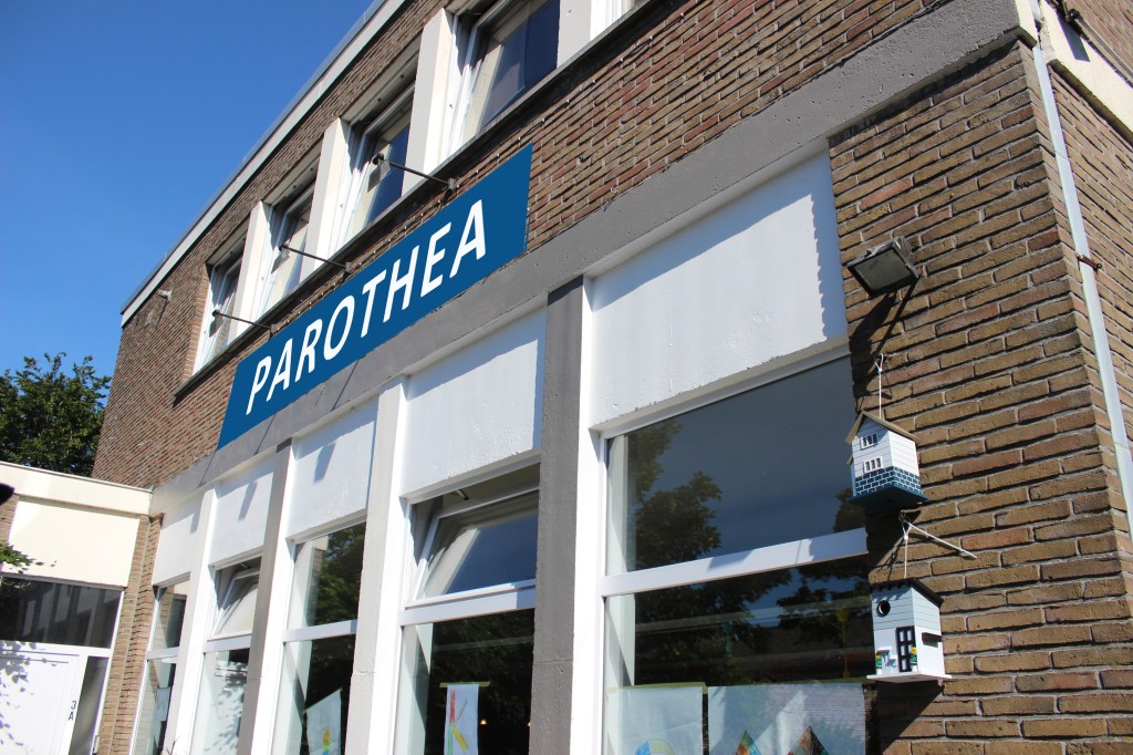 Deze afbeelding heeft een leeg alt-atribuut; de bestandsnaam is parothea-1.jpg